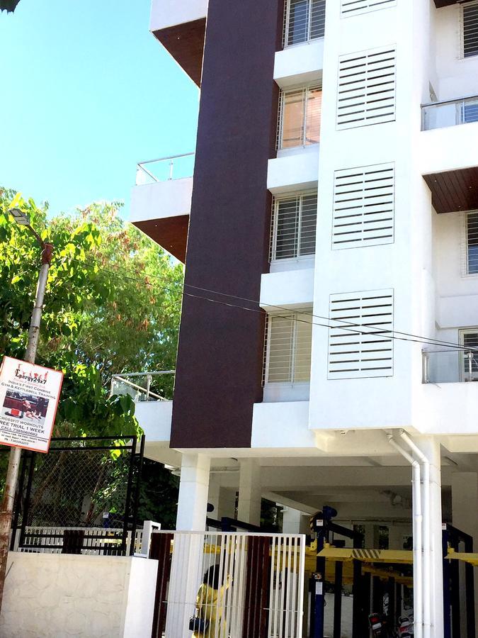 Veridical Hospitality, Baner - Pune Bed & Breakfast Екстериор снимка
